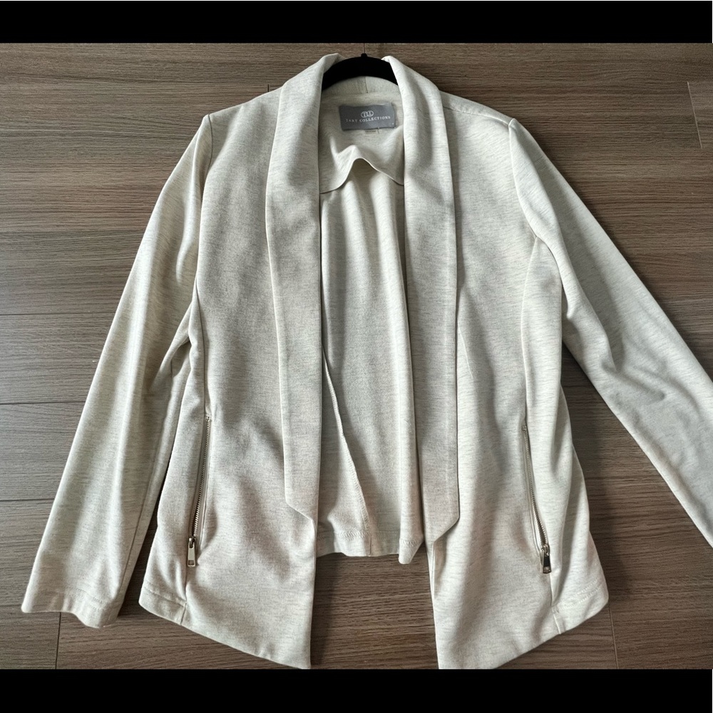 Tart Collections oatmeal blazer-like top. Size M.